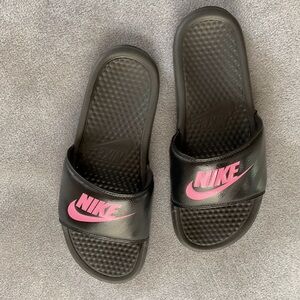 NIKE Benassi JDI Slides Sandals Women's 9– Black & Vivid Pink Swoosh